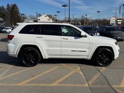Used 2019 Jeep Grand Cherokee Altitude image 7