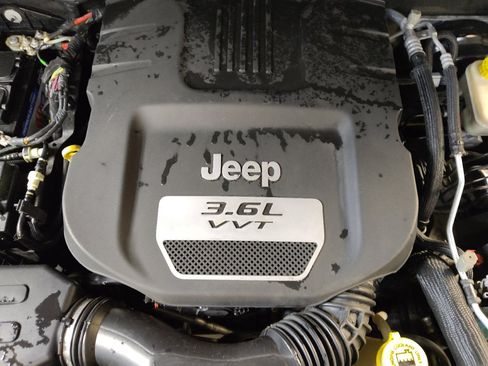 Used 2017 Jeep Wrangler Sport w/ Quick Order Package 24S AWD/4WD image 30