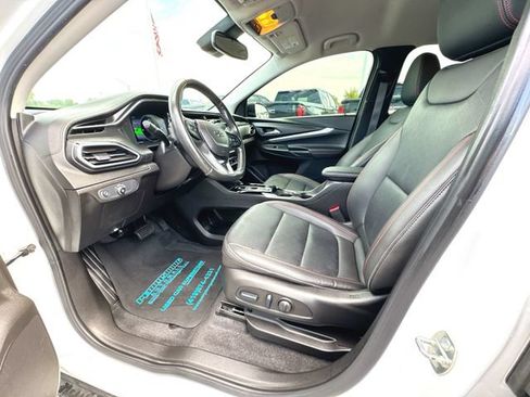 Used 2023 Chevrolet Bolt EUV LT w/ Convenience Package FWD image 10