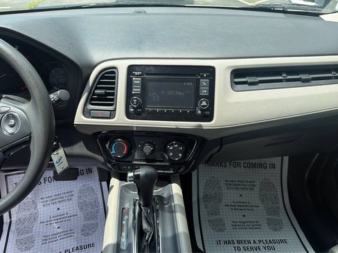 Used 2018 Honda HR-V LX image 12
