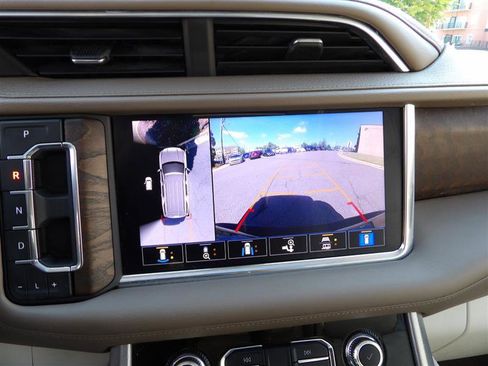 Used 2021 GMC Yukon XL Denali w/ Denali Premium Package image 32