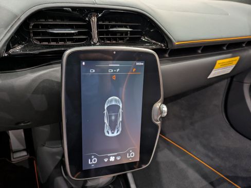 Used 2025 McLaren Artura Spider image 15