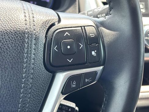 Used 2018 Toyota Highlander Limited FWD image 23