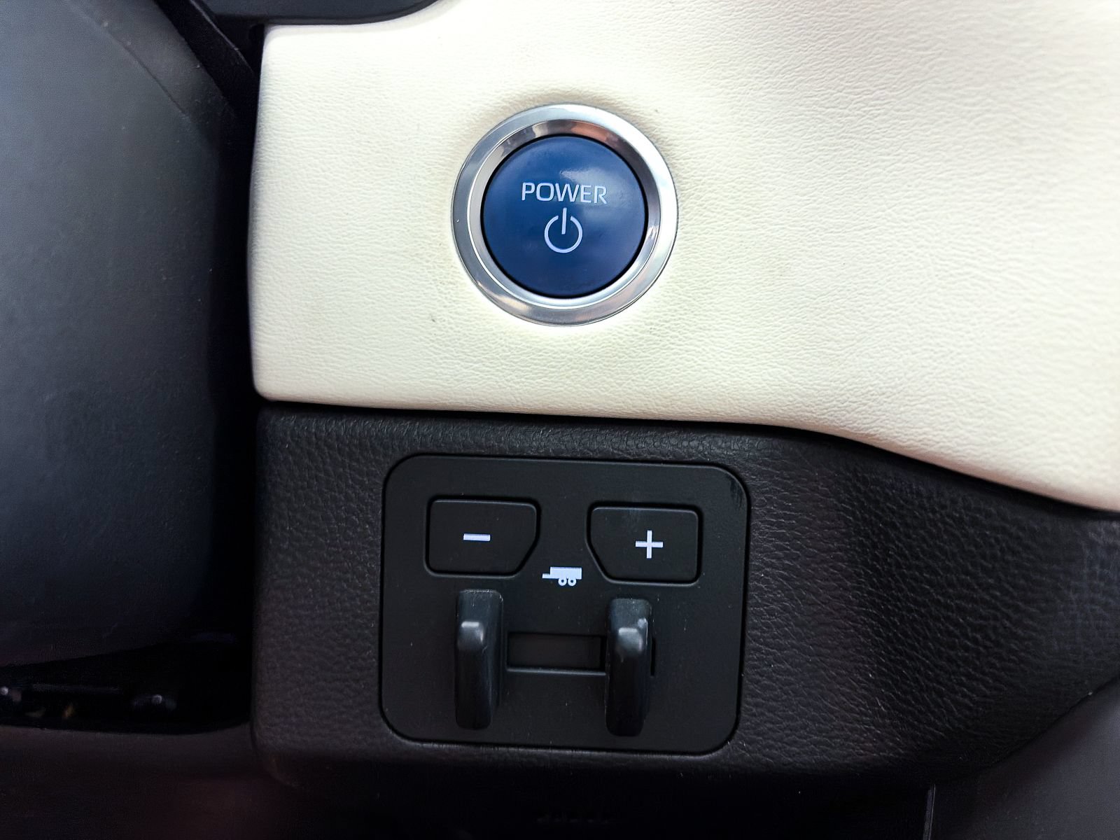 Used 2024 Toyota Tundra Capstone AWD/4WD image 31