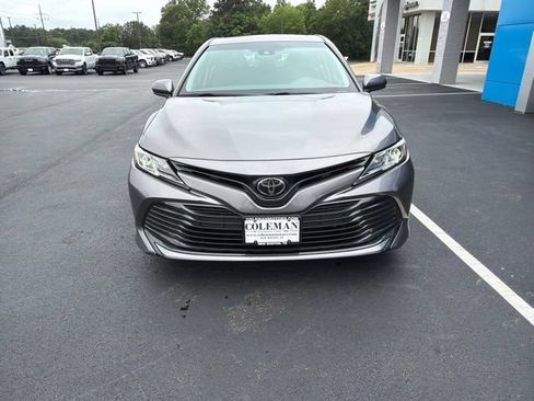 Used 2018 Toyota Camry LE FWD image 4