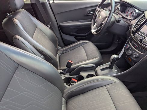 Used 2018 Chevrolet Trax LT w/ Sun & Sound Package image 11