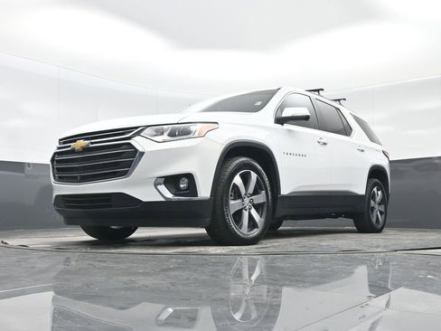 Used 2021 Chevrolet Traverse LT w/ LT Premium Package image 25