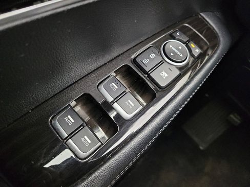 Used 2019 Kia Sorento AWD V6 image 27