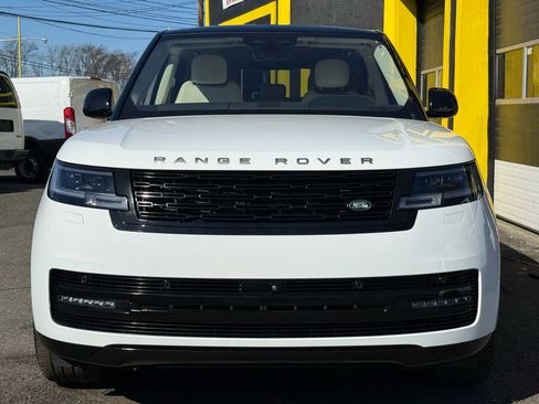 Used 2023 Land Rover Range Rover SE image 2