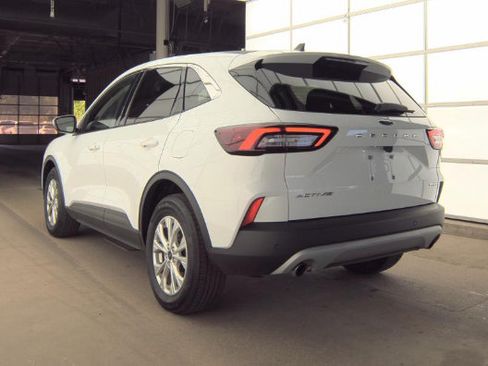 Used 2023 Ford Escape Active w/ Tech Pack #2 AWD/4WD image 3