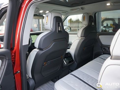 Used 2023 Rivian R1S Launch Edition image 28