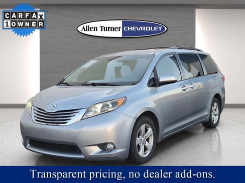 Used 2015 Toyota Sienna LE image 4