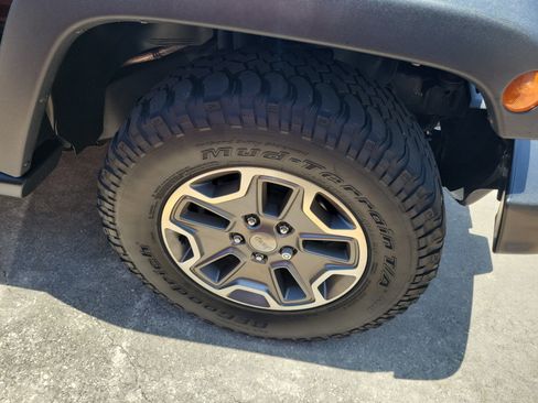 Used 2015 Jeep Wrangler Unlimited Rubicon w/ Connectivity Group AWD/4WD image 7