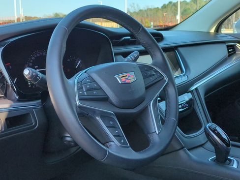 Used 2017 Cadillac XT5 Luxury w/ Driver Awareness Package image 18