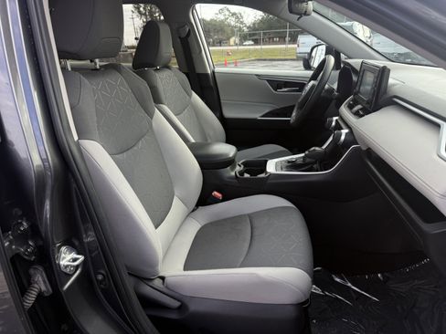 Used 2021 Toyota RAV4 XLE w/ Convenience Package image 28