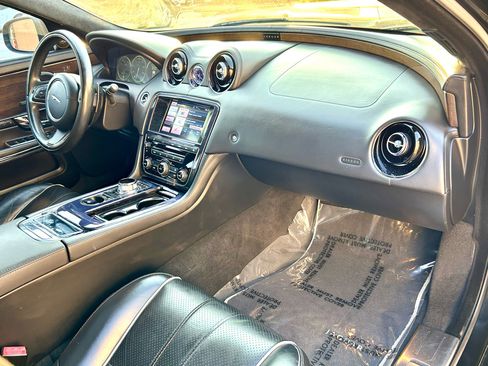 Used 2013 Jaguar XJ L Supercharged image 17