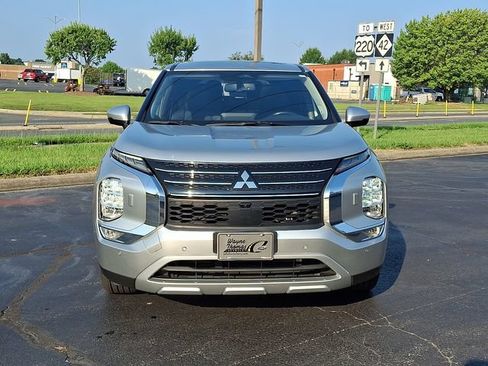 Used 2022 Mitsubishi Outlander SE AWD/4WD image 2