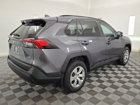 Used 2021 Toyota RAV4 LE AWD/4WD image 16