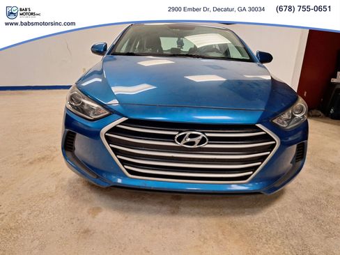 Used 2017 Hyundai Elantra SE image 1