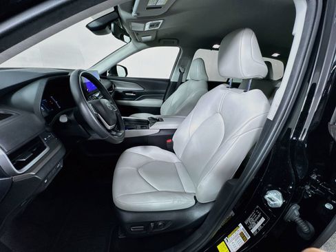 Certified 2024 Toyota Grand Highlander AWD image 16