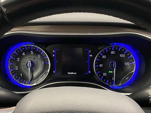 Used 2018 Chrysler Pacifica Touring-L image 17