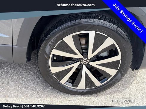 Used 2023 Volkswagen Taos SE w/ Panoramic Sunroof Package FWD image 20