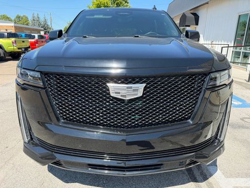Used 2021 Cadillac Escalade Sport w/ Driver Assist Tech Package AWD/4WD image 3
