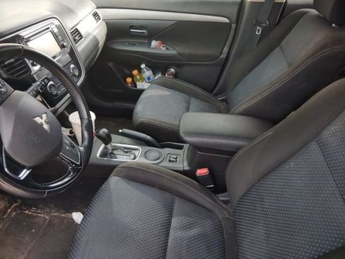 Used 2016 Mitsubishi Outlander SE image 8