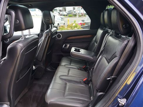 Used 2018 Land Rover Discovery HSE image 15