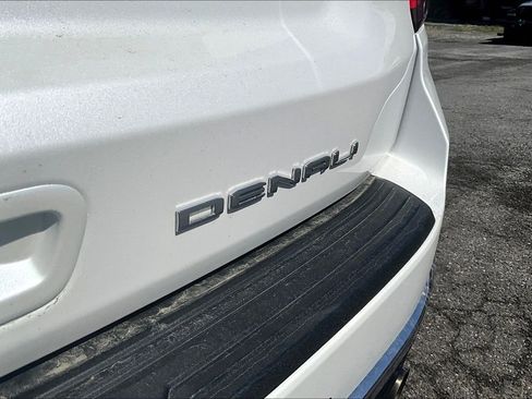 Used 2021 GMC Yukon Denali w/ Denali Premium Package AWD/4WD image 8