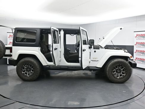 Used 2015 Jeep Wrangler Unlimited Sahara w/ Connectivity Group AWD/4WD image 27