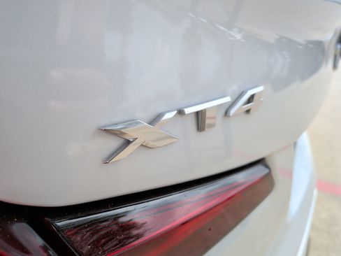 Used 2025 Cadillac XT4 Premium Luxury image 38