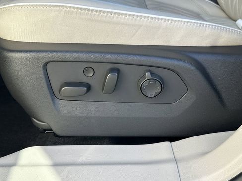 Used 2021 Buick Envision Avenir w/ Technology Package II image 22