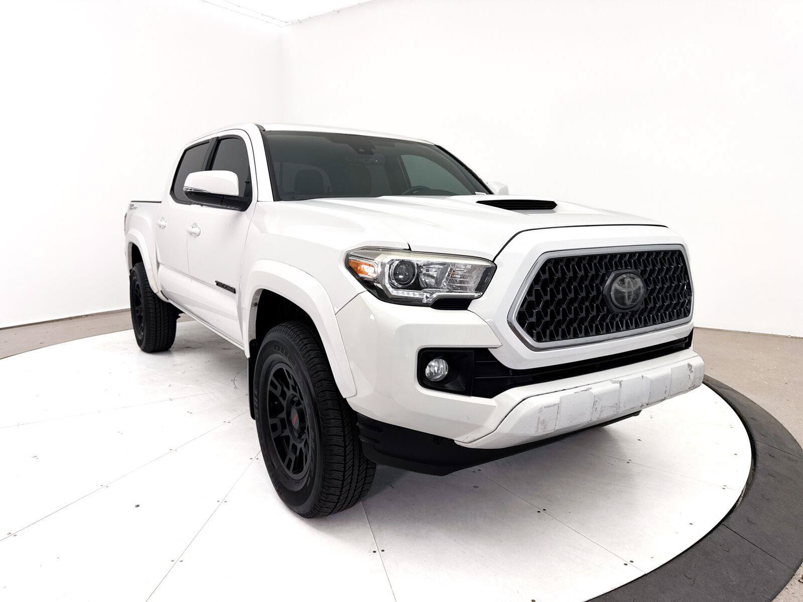 Used 2018 Toyota Tacoma TRD Sport w/ Technology Package RWD image 11