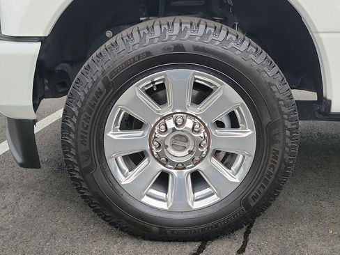 Used 2020 Ford F250 Platinum w/ FX4 Off-Road Package image 32