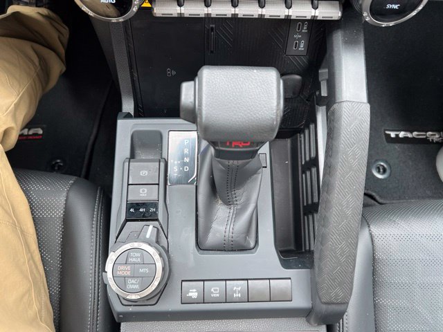 Used 2024 Toyota Tacoma TRD Off-Road w/ TRD Off Road Premium Package AWD/4WD image 18
