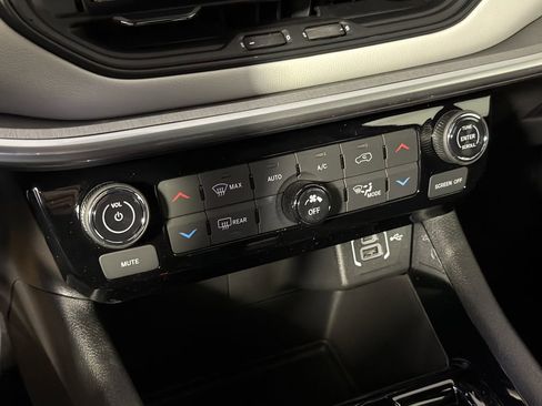 New 2026 Jeep Compass Limited AWD/4WD image 23