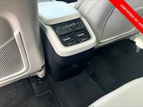 Certified 2023 Volvo XC90 B6 Plus image 30