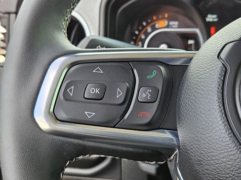 Used 2025 Jeep Wrangler Unlimited Sahara AWD/4WD image 18