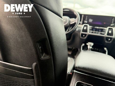 Used 2022 Kia Sorento EX w/ Panoramic Sunroof Package FWD image 31