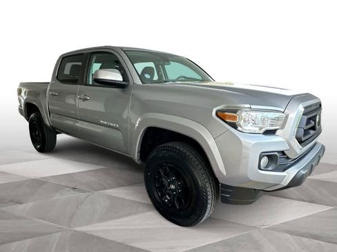 Used 2021 Toyota Tacoma SR5 RWD image 2