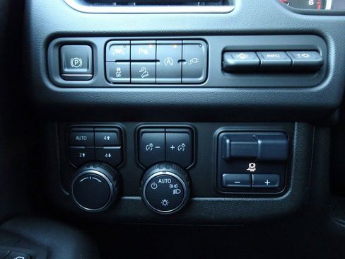 Used 2021 Chevrolet Tahoe High Country w/ Premium Package image 23