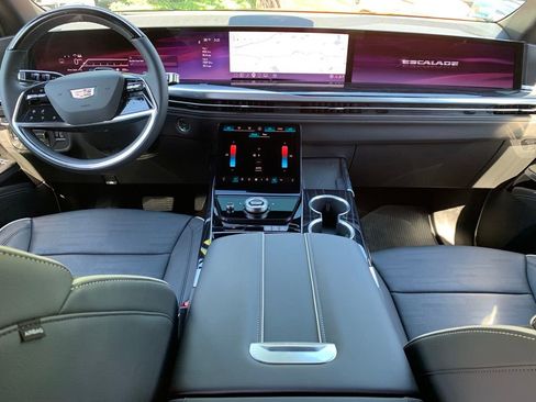 Used 2026 Cadillac Escalade Sport AWD/4WD image 11