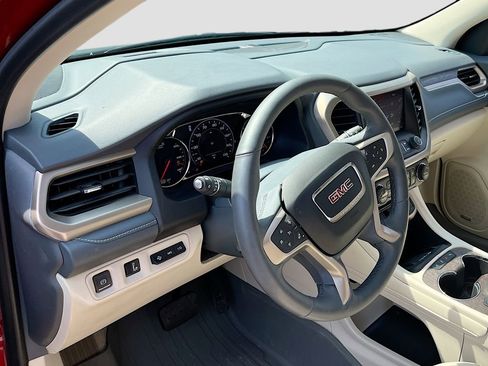 Used 2023 GMC Acadia Denali w/ Denali Technology Package image 9