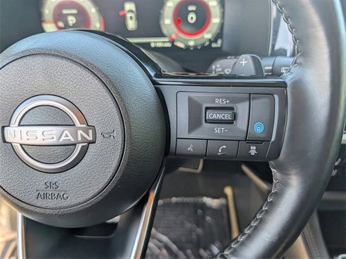 Used 2024 Nissan Pathfinder Platinum image 16