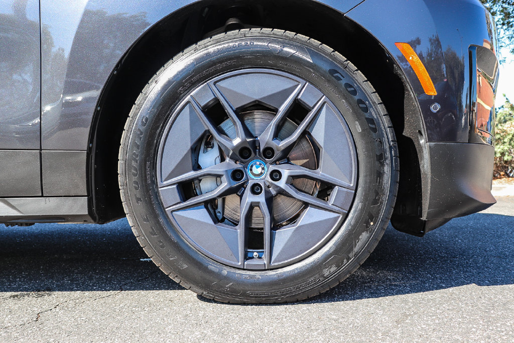 Certified 2024 BMW iX xDrive50 w/ Premium Package AWD/4WD image 9