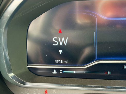 Used 2024 Chevrolet Tahoe Z71 w/ Luxury Package image 12