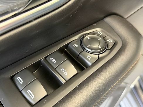 Used 2023 GMC Yukon XL AT4 w/ AT4 Premium Plus Package AWD/4WD image 14