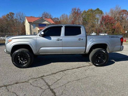 Used 2018 Toyota Tacoma SR RWD image 4
