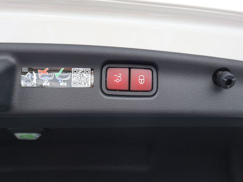 Used 2026 Mercedes-Benz C 300 Sedan image 22